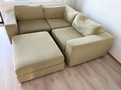 Iso vihreä 3-istuttava kulmasohva + rahi