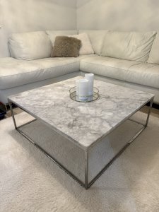 Italialainen design sohvapöytä (raakaleikattu marmori)