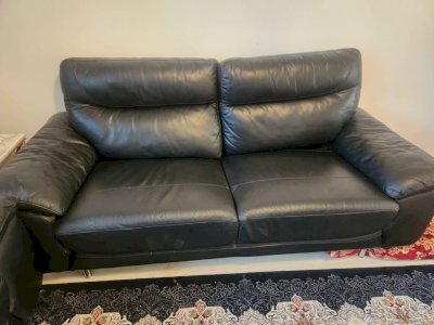 Myydään 3+2 nahkasohva musta
